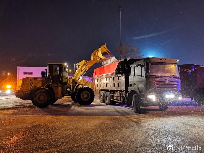 【紧急通知】辽宁高速公路因特殊天气全部封闭，正在进行除雪