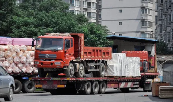 回程货不拉亏、拉了赔，空载血亏！两会代表直言高速收费改革没改到位！