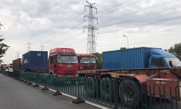 G108部分路段受损严重，3轴以上货车禁行
