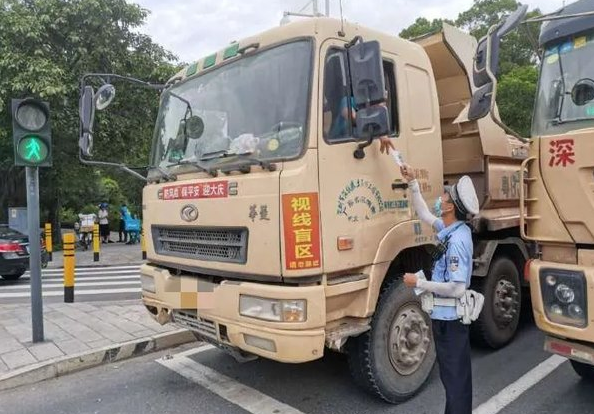 管控、限行！深圳、东莞严查泥头车违法