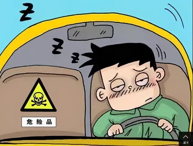 可怕！非法营运小货车满载一车氧气瓶，结果是…