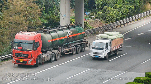 温州绕城高速一危化品车倒车，降级！