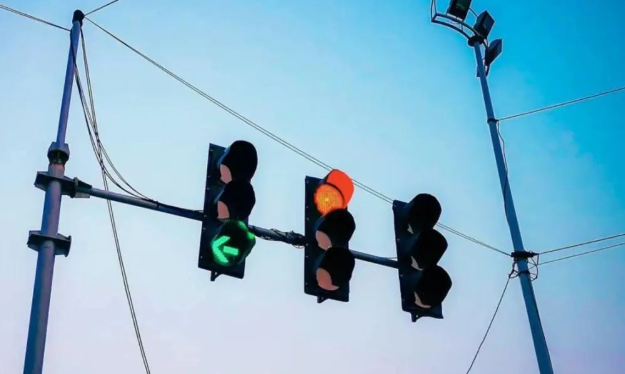 新国标红绿灯实施，取消倒计时读秒真的人性化吗？