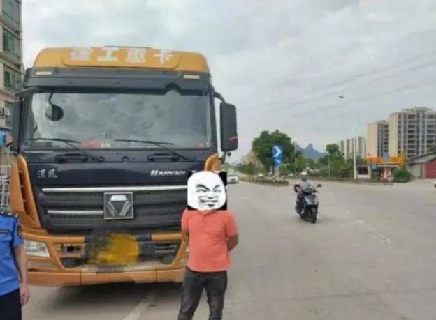 超载20吨！被交警拦下时，大货车司机慌了……